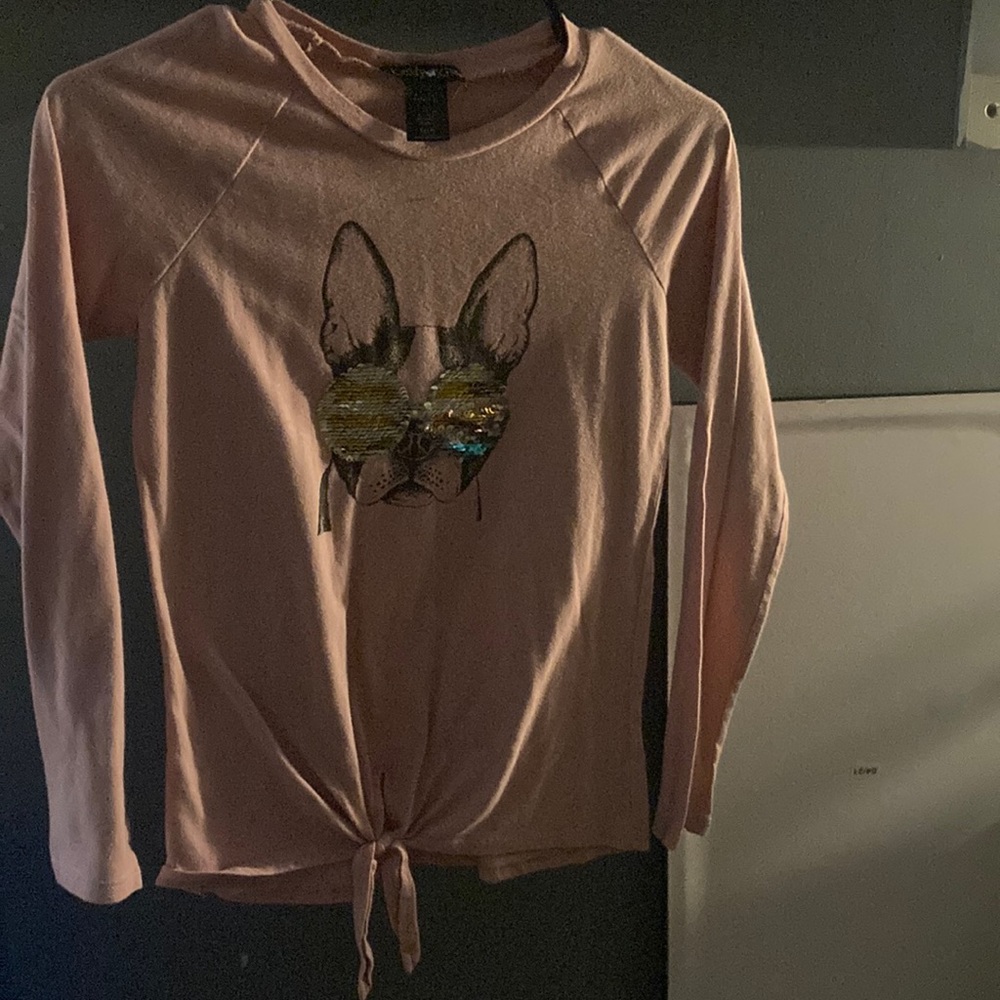 Pink shirt with dog with flipping sequins